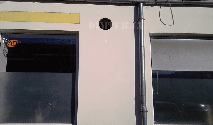 Dimanta urbšana fasādē uz tīras