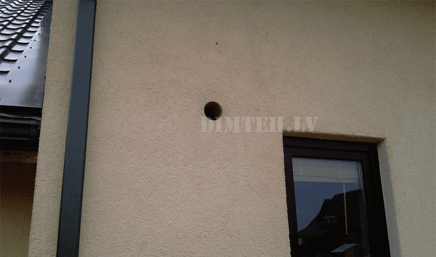 Dimanta urbšana fasādē uz sausas